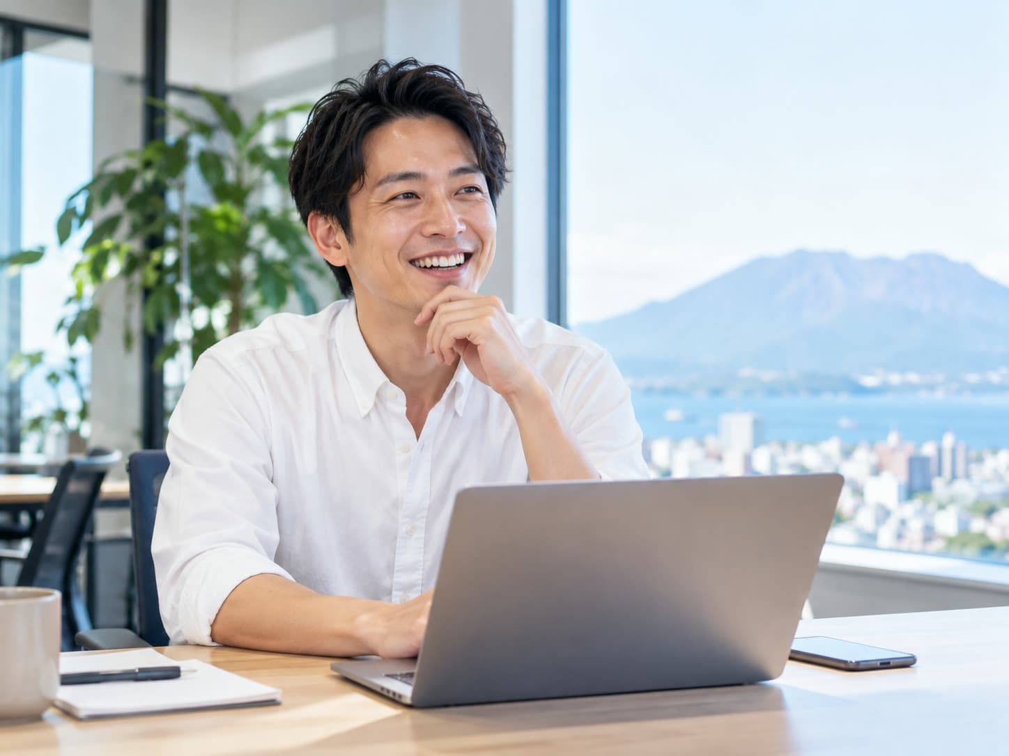 オフィスで働く経営者